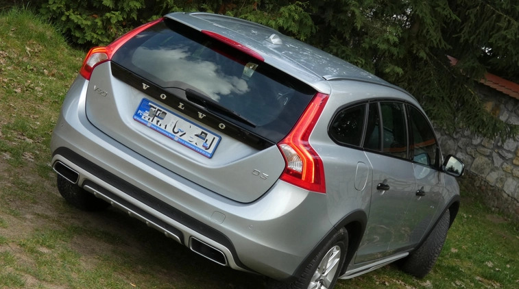 Volvo V60 Cross Country cena 58400 przebieg: 228000, rok produkcji 2017 z Giżycko małe 121